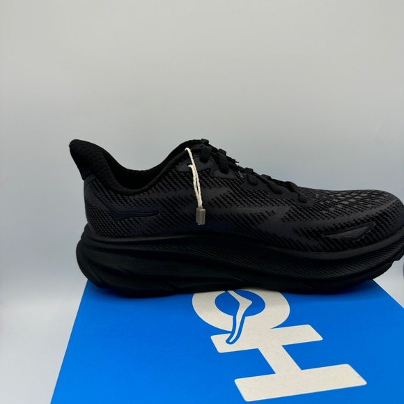 NWT Hoka Clifton 9 Women’s Running Shoes All Black Hoka one one NEW - Picture 10 of 14